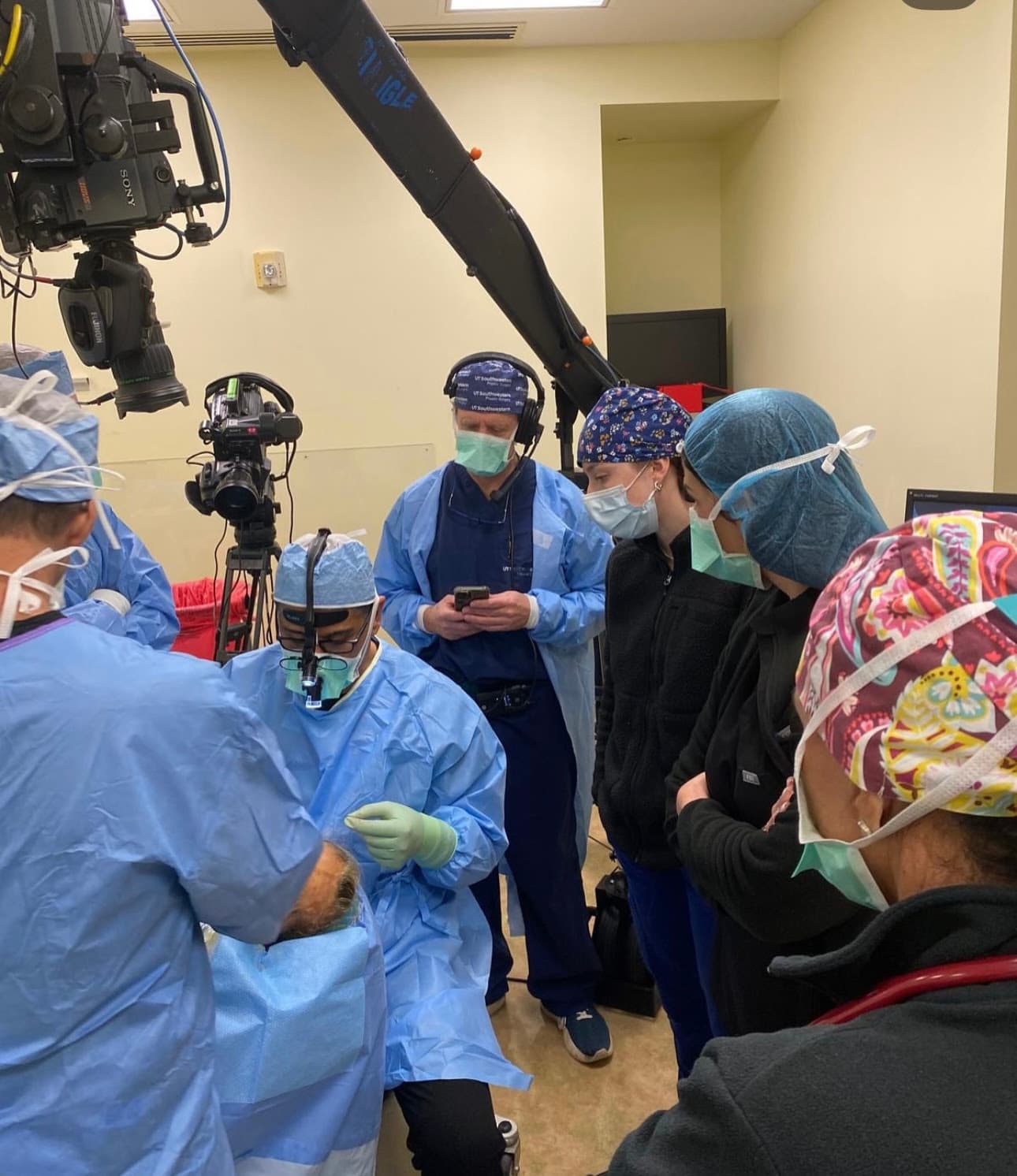 Dr. Rizk performing a vertical deep plane facelift during a live demonstration